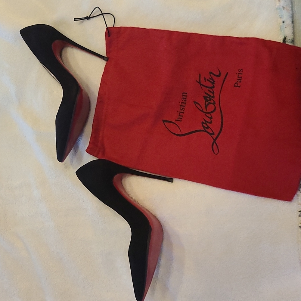Authentic Christian Louboutin black suade 4.5 inch heels 👠 ♥
